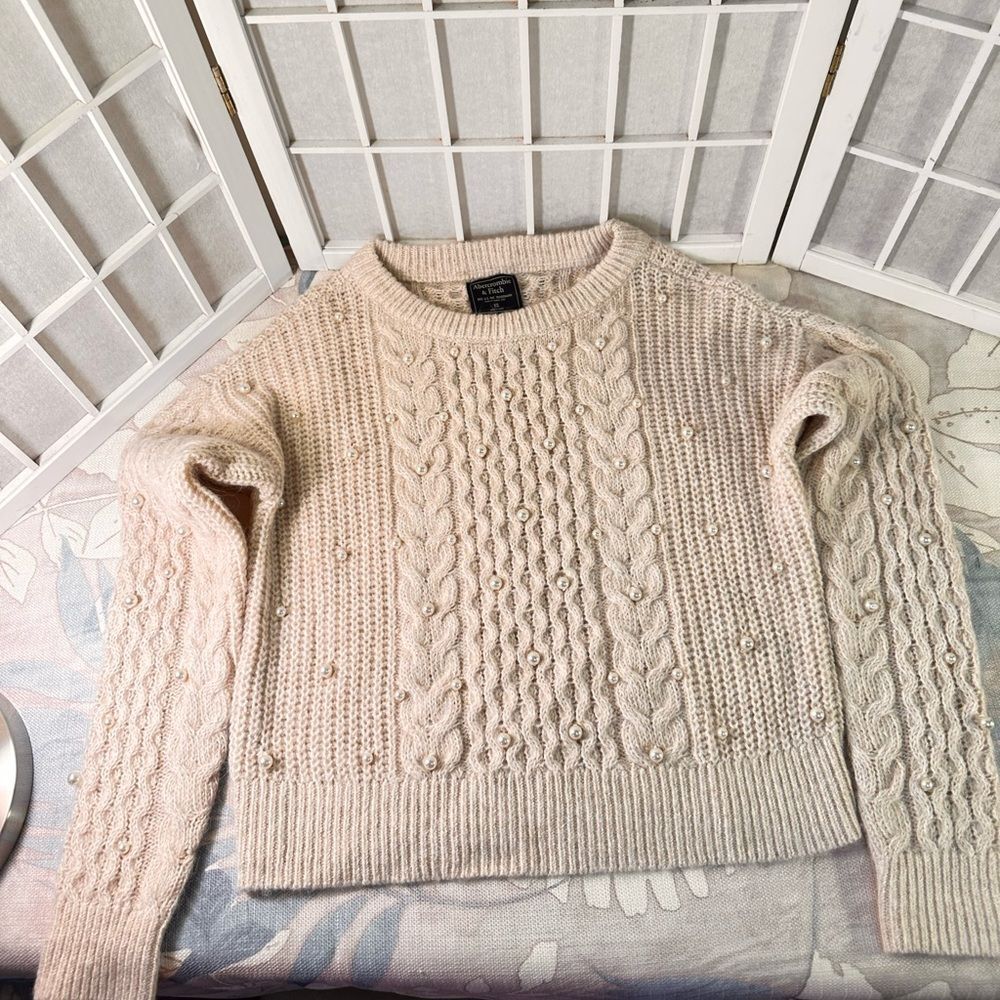 Abercrombie and Fitch Pearl Sweater - Picture 5 of 13
